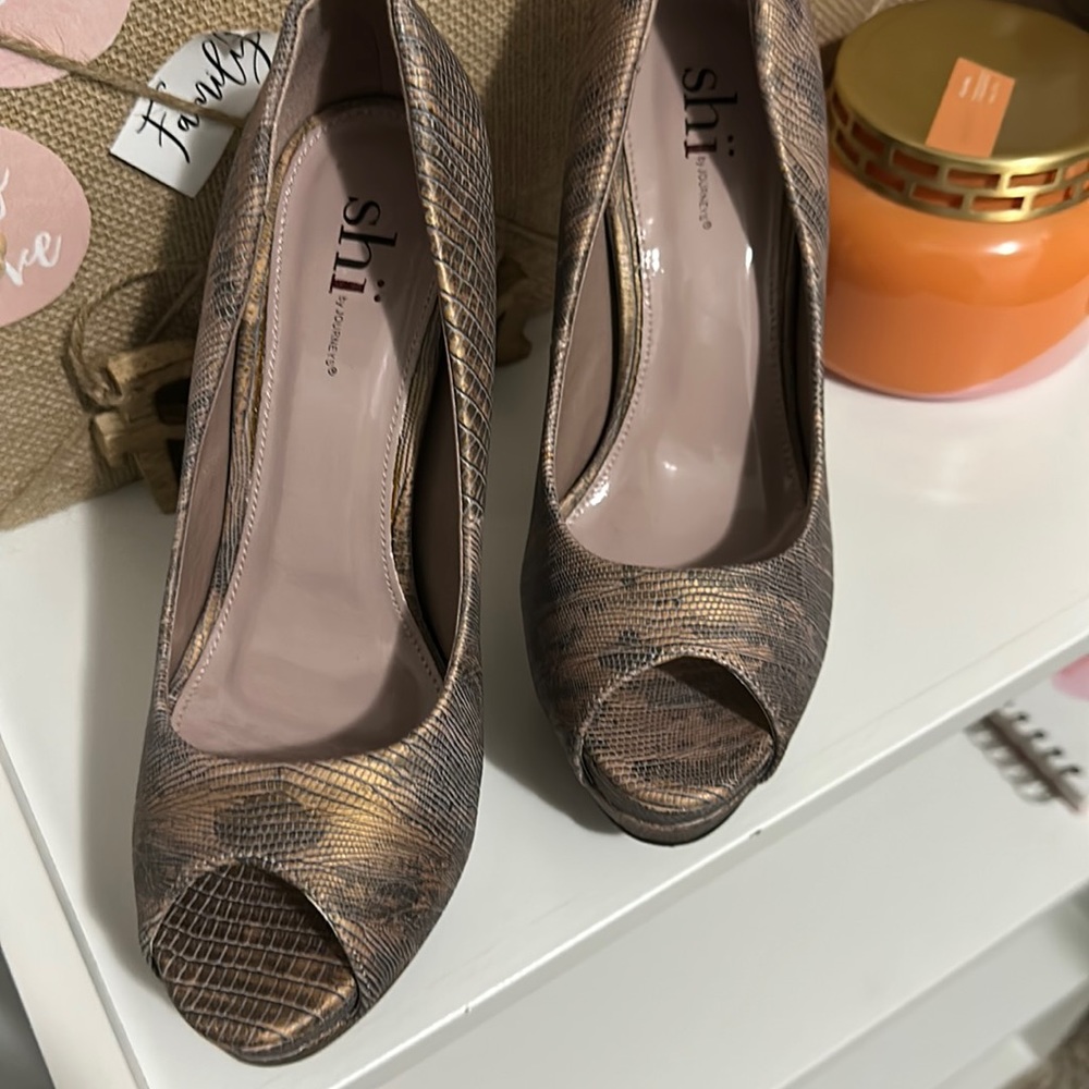 BEAUTIFUL heel by Shi by Journeys 7 1/2